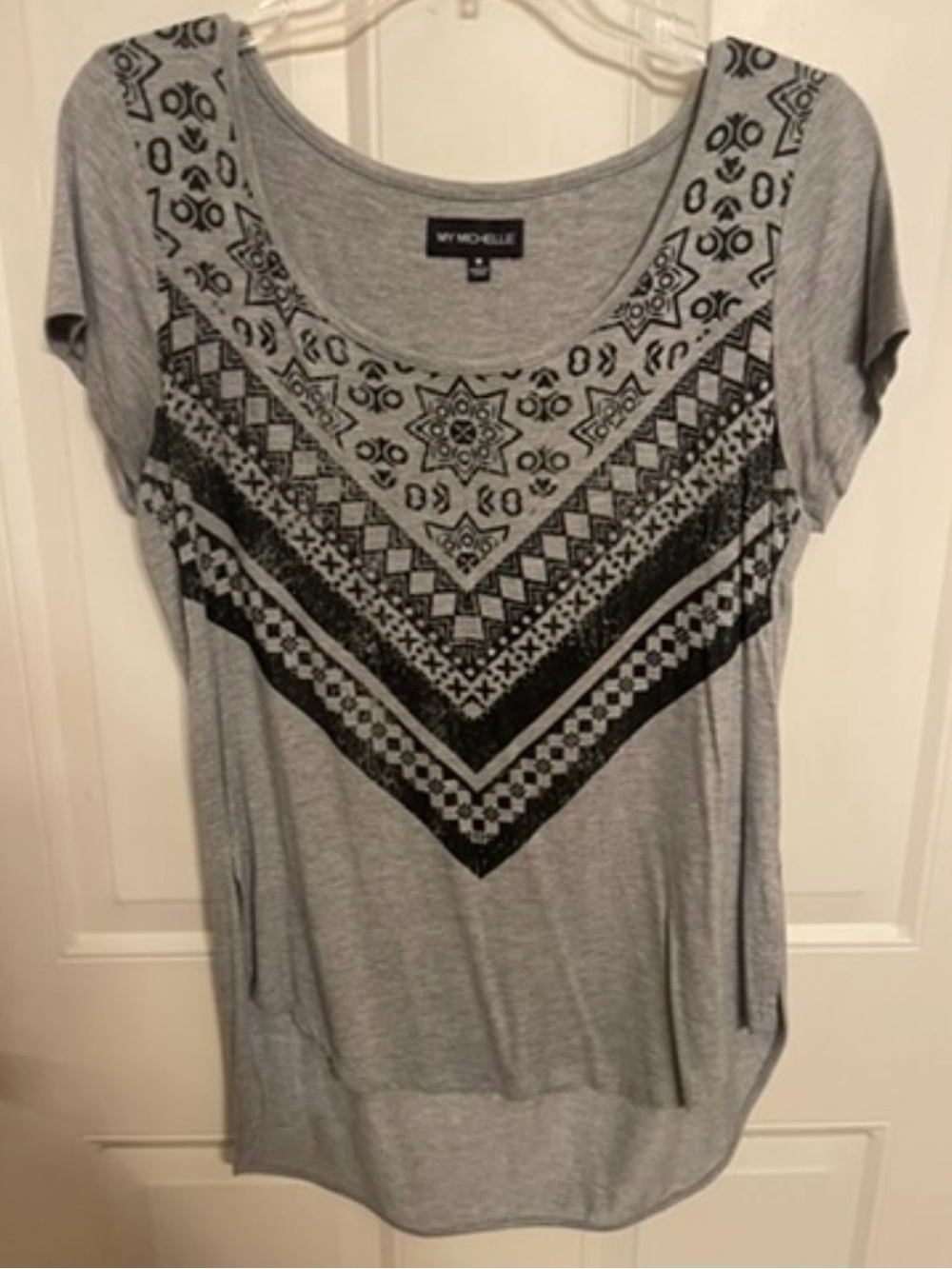 My Michelle Gray Short Sleeve Scoop Neck Tee with Black Geometric Print